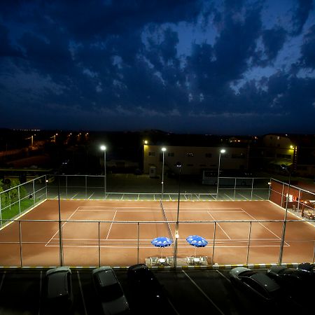 Rin Airport Hotel Otopeni Exterior photo