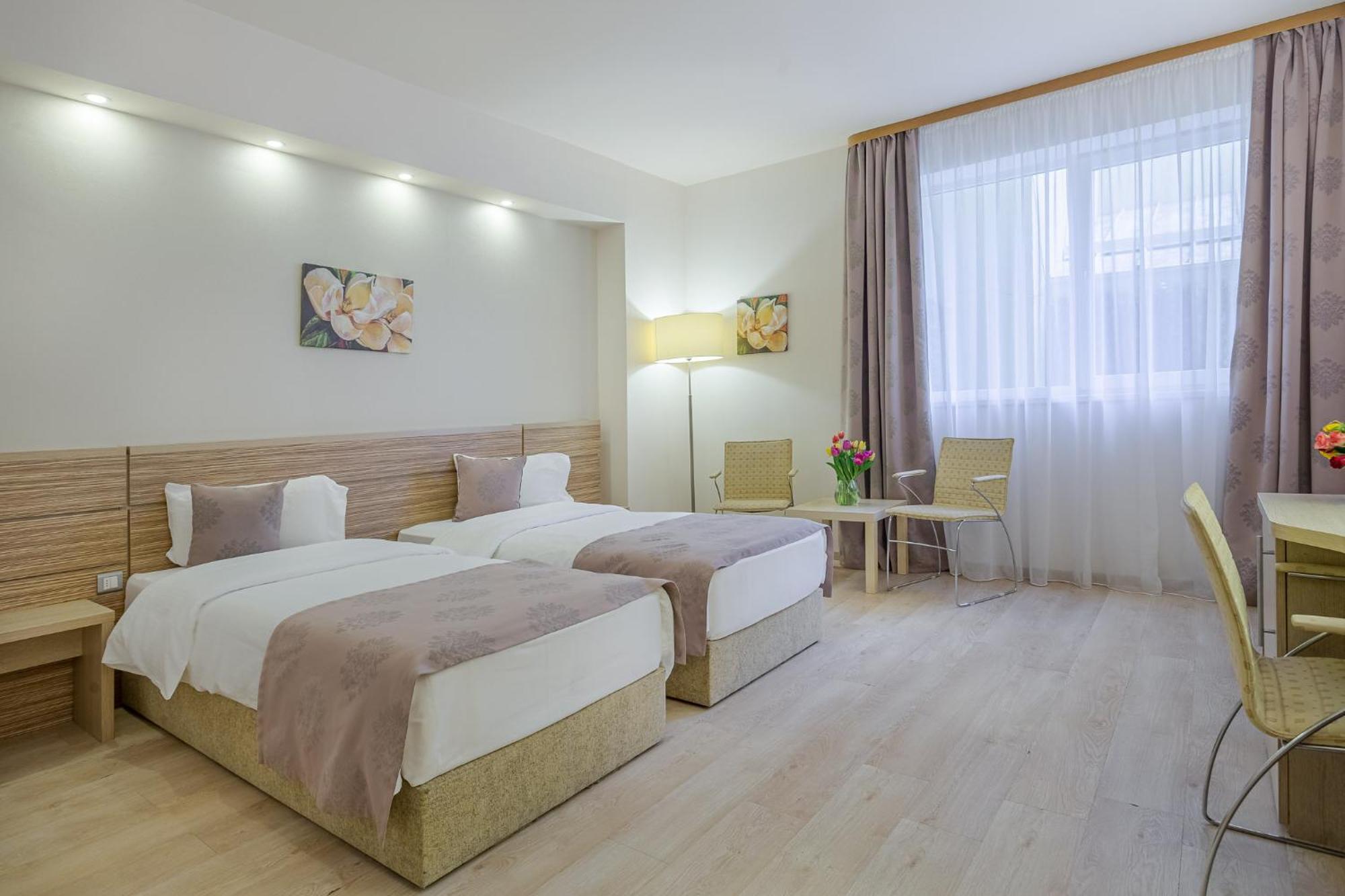 Rin Airport Hotel Otopeni Exterior photo