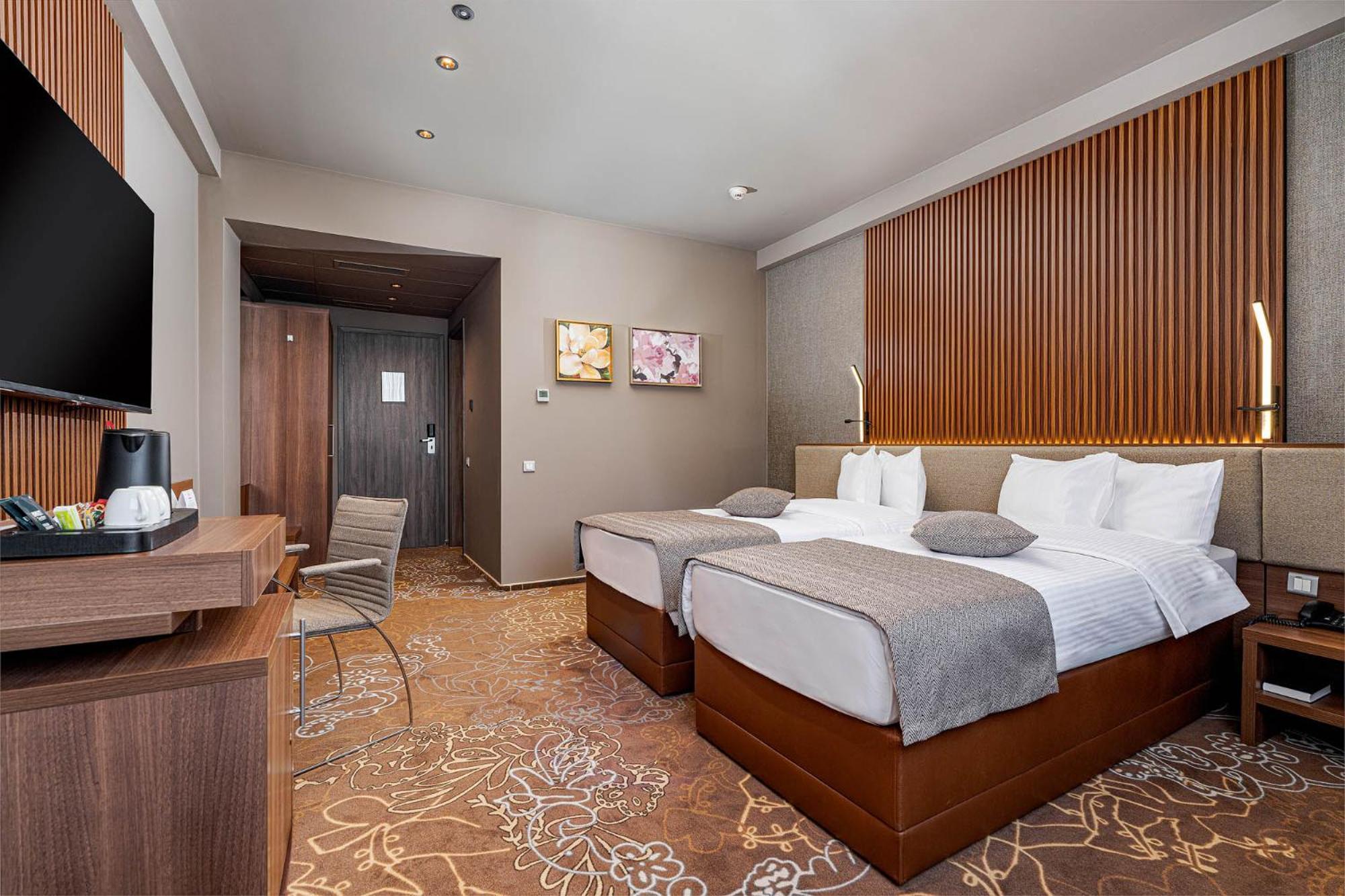 Rin Airport Hotel Otopeni Exterior photo