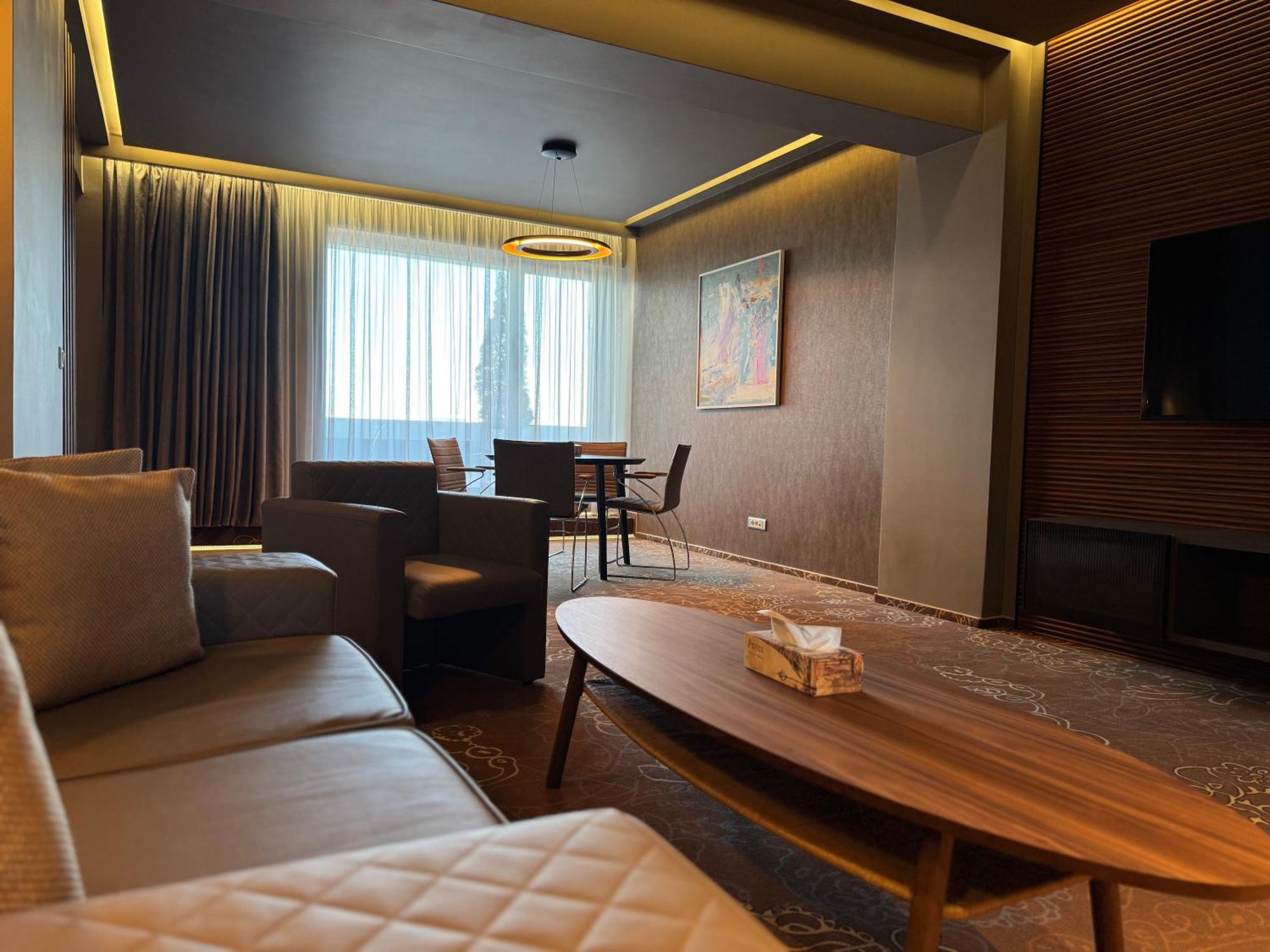 Rin Airport Hotel Otopeni Exterior photo