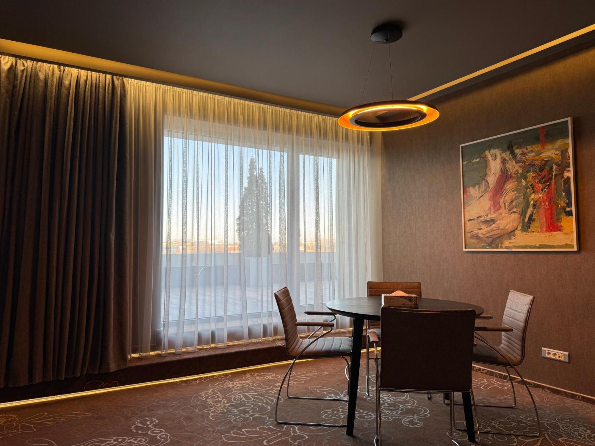 Rin Airport Hotel Otopeni Exterior photo