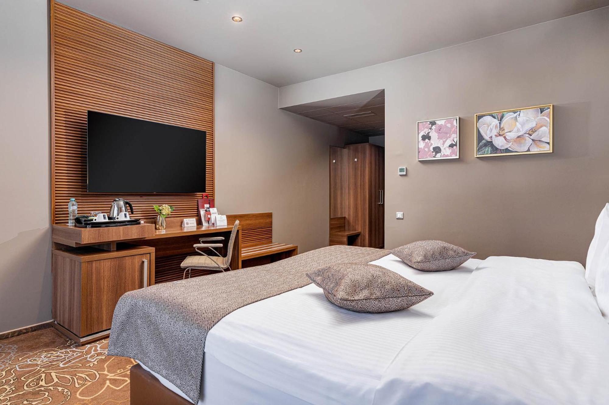 Rin Airport Hotel Otopeni Exterior photo