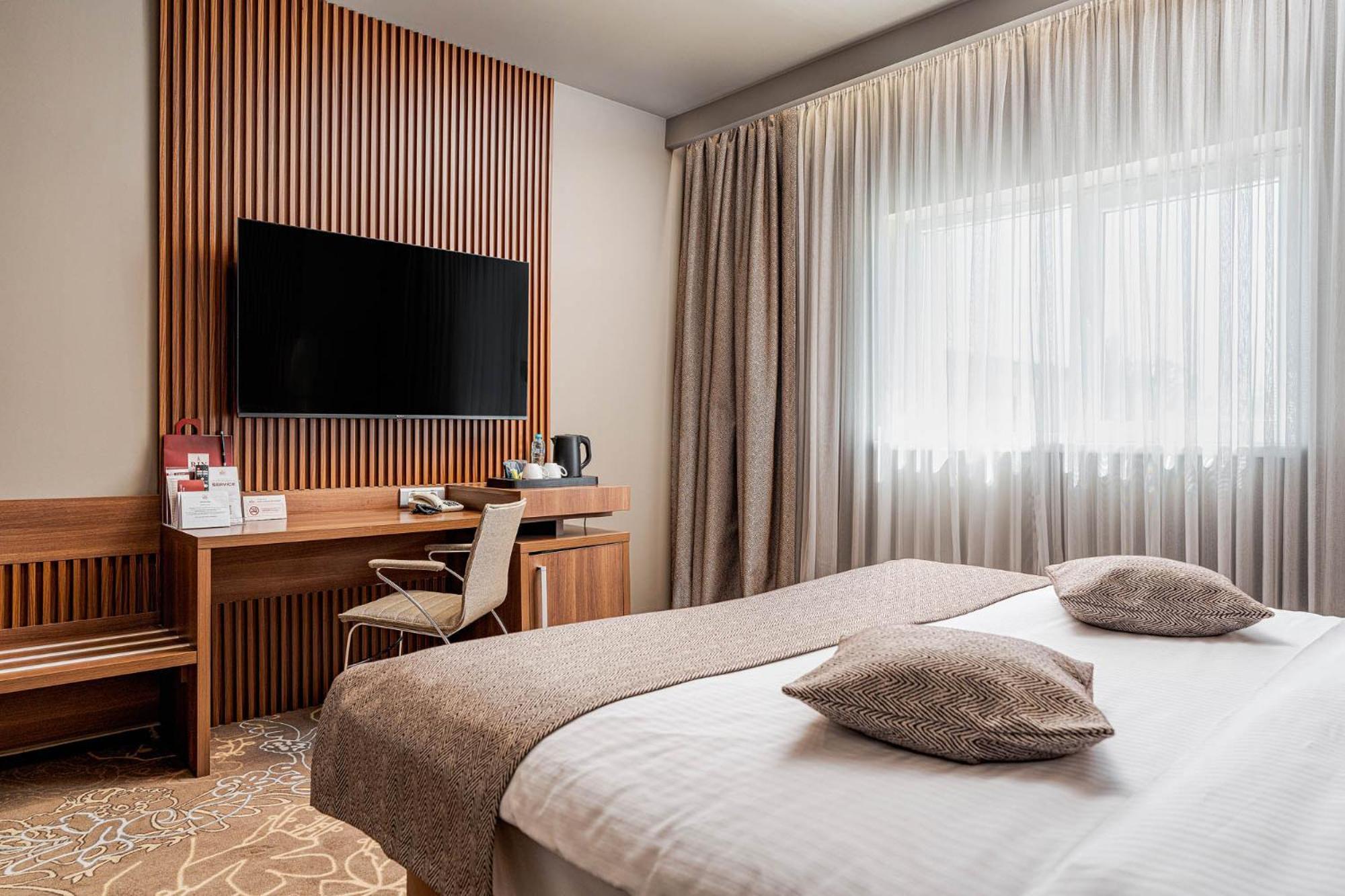 Rin Airport Hotel Otopeni Exterior photo