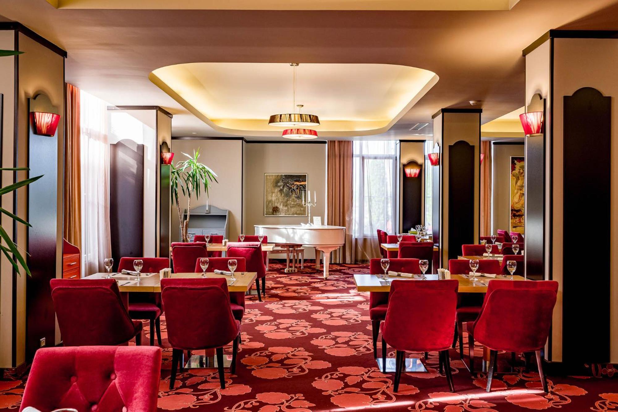 Rin Airport Hotel Otopeni Exterior photo