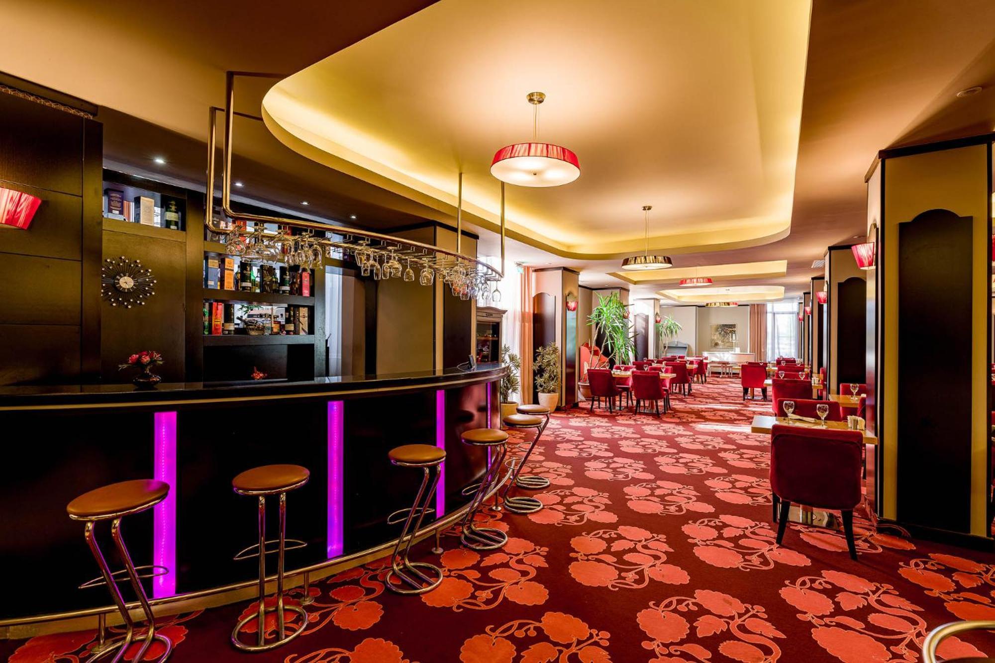 Rin Airport Hotel Otopeni Exterior photo