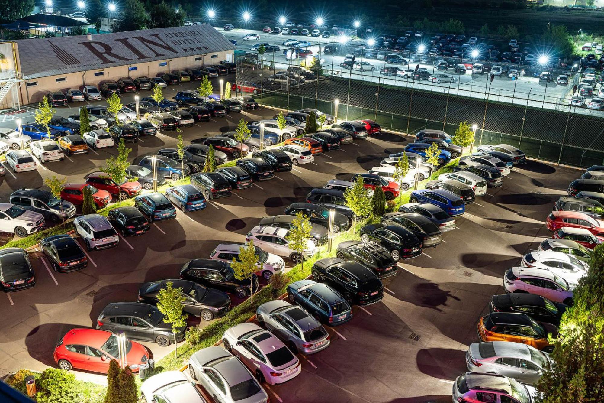 Rin Airport Hotel Otopeni Exterior photo